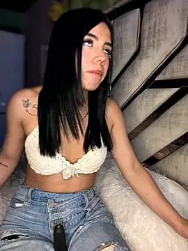 Laura-Khalifa webcam