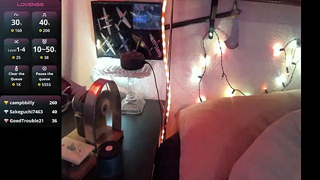 Pussyeat2please webcam