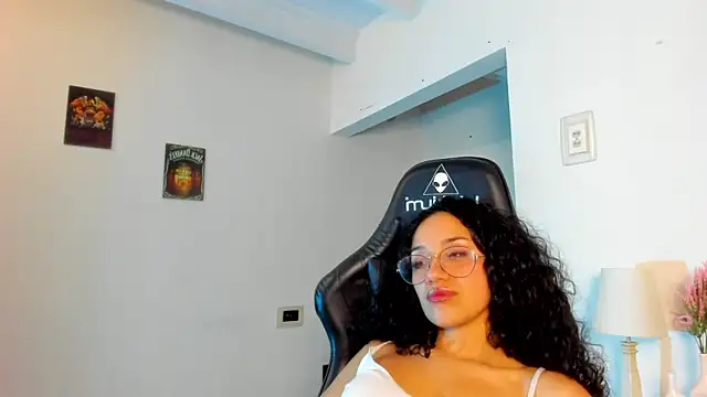 Isis_black webcam