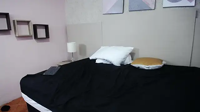 Camille_n_Shaggy webcam