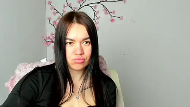 Lola_Saymyname webcam