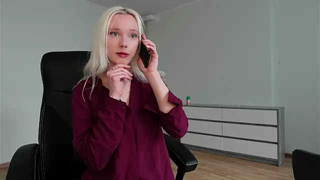 Laura_Chaplin webcam