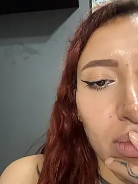 Selena_Rouge1 webcam