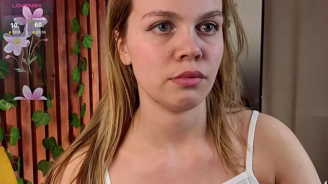 ScarletMarnei webcam