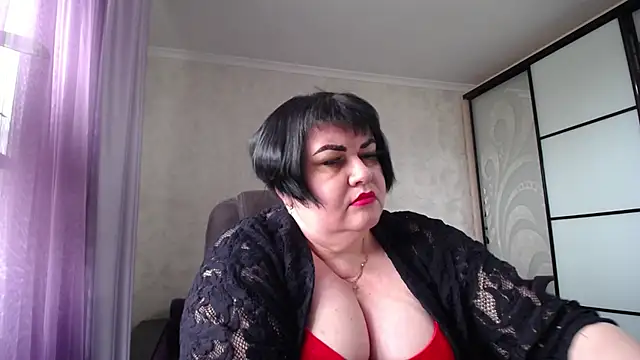 AlluringCurves webcam