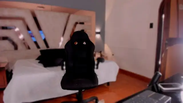 REINA_ADAHARA's live cam