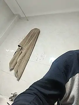 juandi21cm (Ask my age) - Corrida-cum-milk