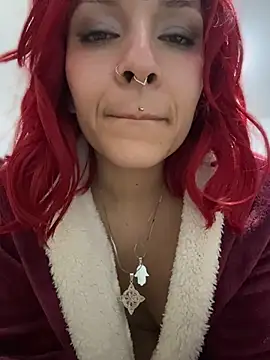 Amelie-RedHoney webcam