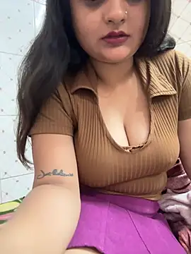Curvy_Anaya