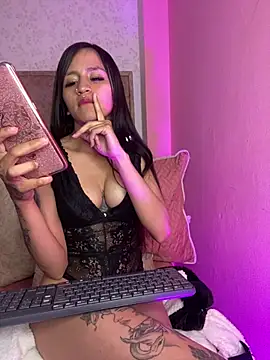 Lauraaa_pink18 webcam