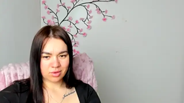 Lola_Saymyname webcam