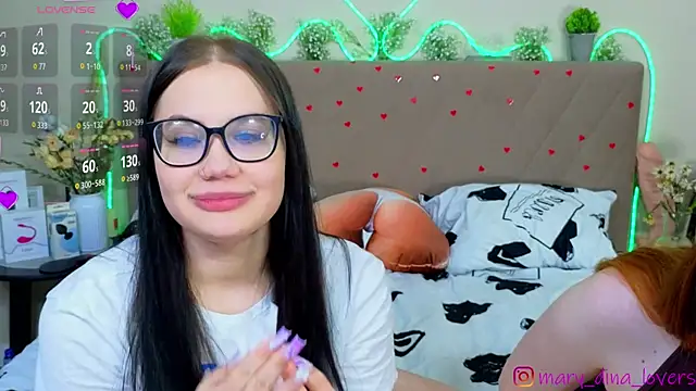 Mary_Dina webcam