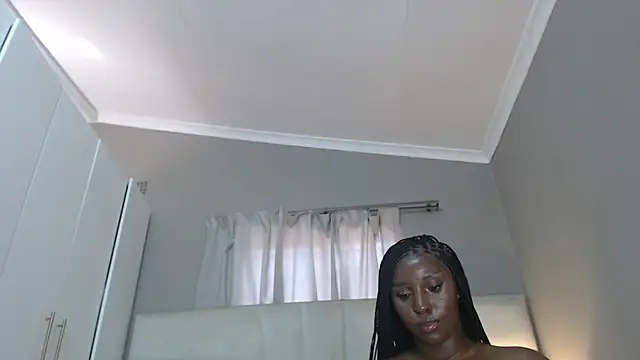naughtyblackdolie webcam
