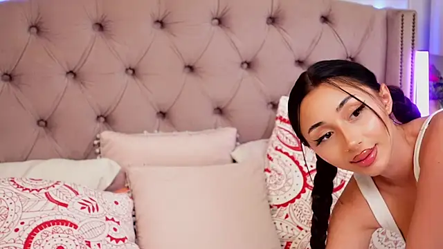 JenniferLovve webcam