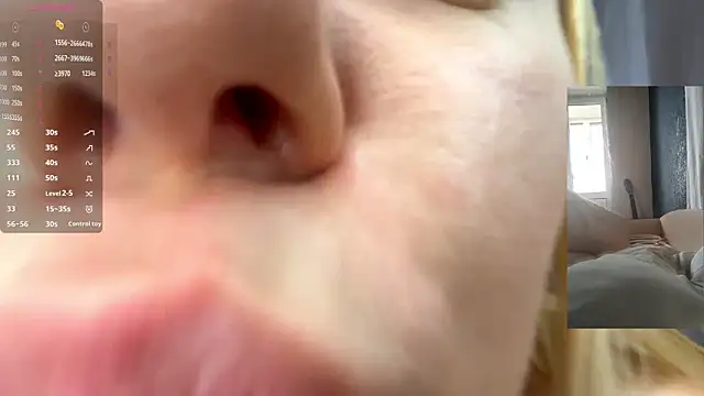 MaryjaneSpider webcam