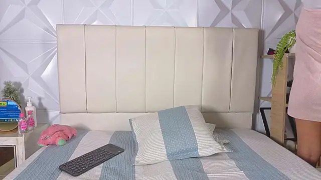 Emily_and_Sebastiannn webcam