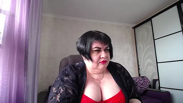 AlluringCurves webcam