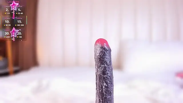 sandramilerr (F young) - Lovense Control x 5 min + dildo riding: