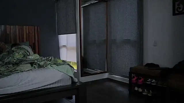 LauraaPeachh1 webcam