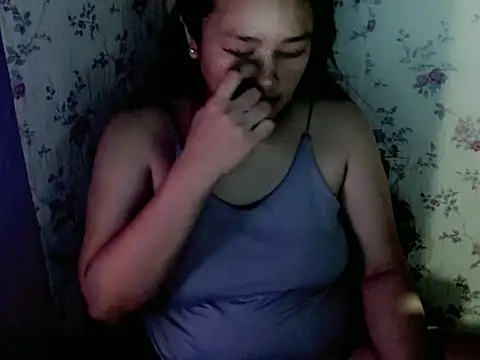 UrLovelyWetPussy webcam