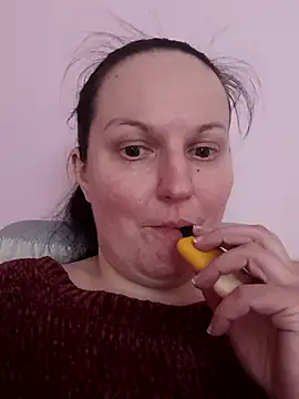 BustyLadyAlma webcam