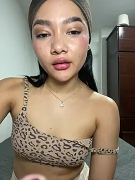 Webcam Model (Just_valen)  is live.Free join now!