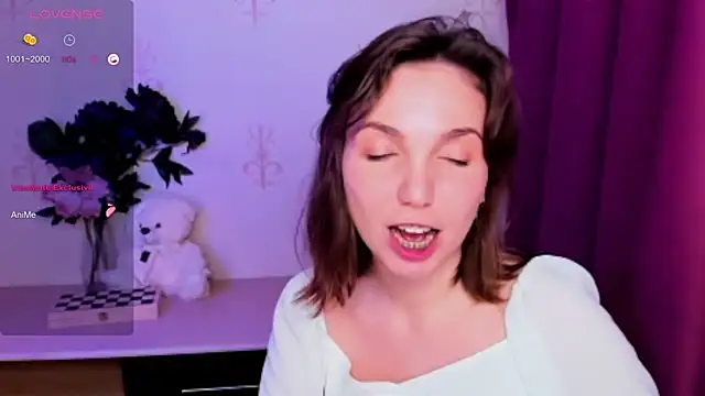 KindHazelHere_ webcam