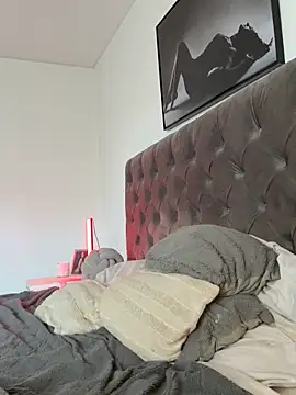 EllaMae Live Webcam on Stripchat