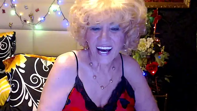 HappyWomanOn webcam