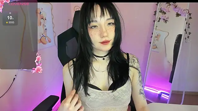 AliceeinWonderlanddd webcam