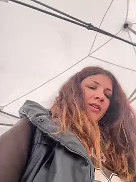 daisyvibesss - DaisyVibesss's free webcam