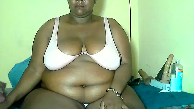 AnnabigpussyXO webcam