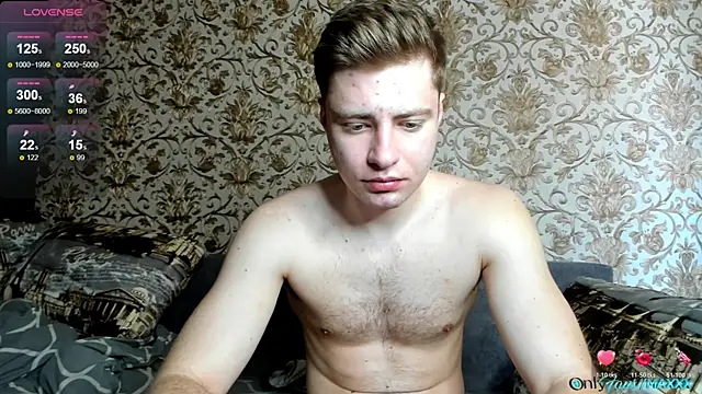 Maxhornyblondieman webcam