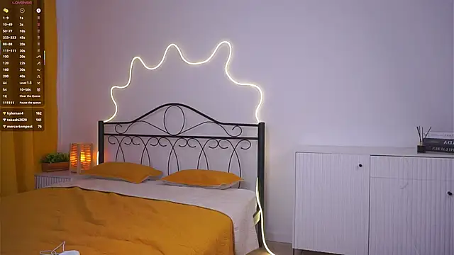 VeronaCritchlow webcam