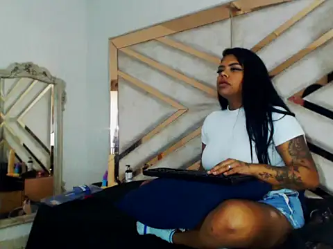 Luna_and_Rose webcam