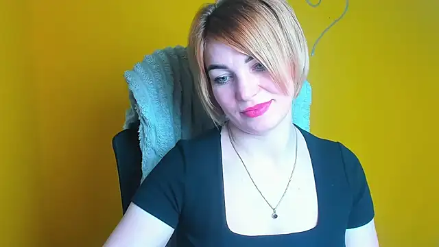 CuttieEmma webcam