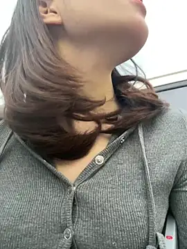 美女littleqiu在线直播