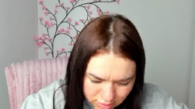 Lola_Saymyname webcam