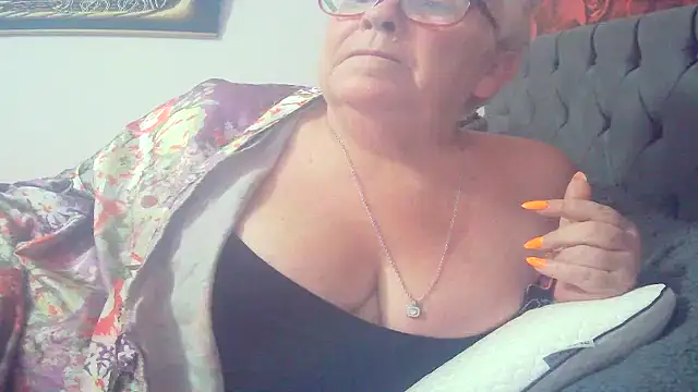 Playful_MILF_Demi webcam