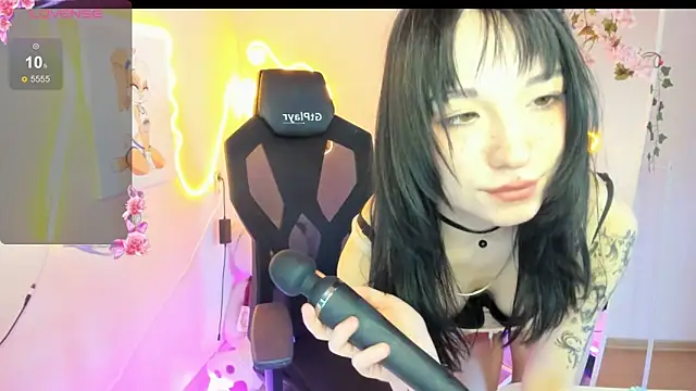 AliceeinWonderlanddd webcam