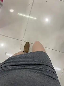 美女littleqiu在线直播