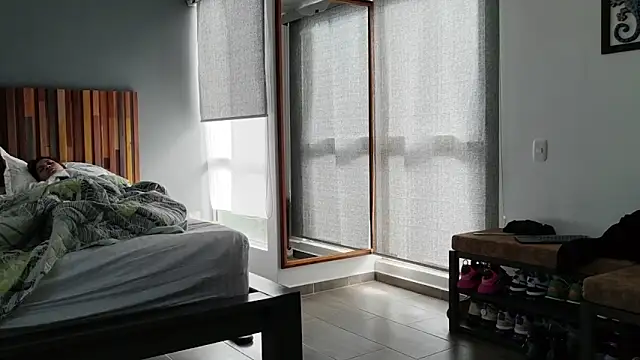 LauraaPeachh1 webcam