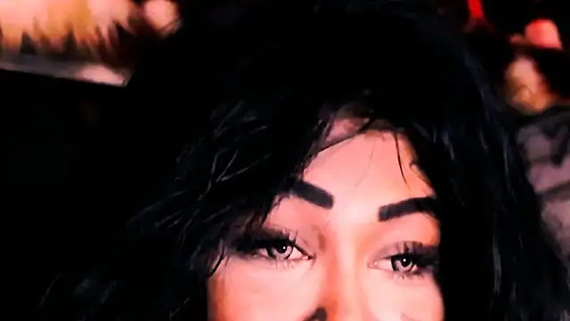 indian_dreamgirl webcam