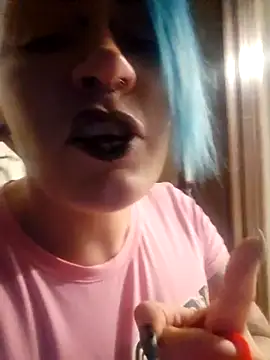 PinkTheHawk - Live Cam