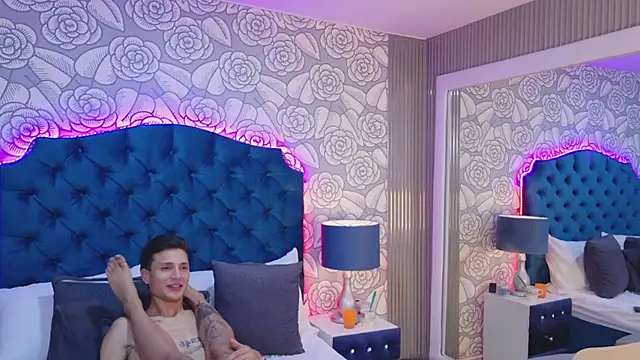 ChloeAndJeanPaul webcam