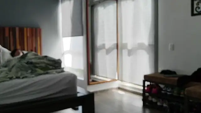 LauraaPeachh1 webcam