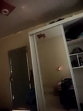 IncomingEssence478 webcam