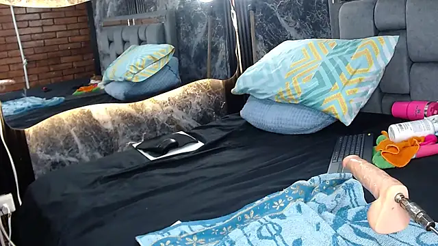 Couple_Gold69 webcam