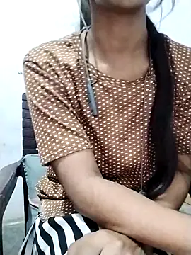 Webcam Model (Cute-Naavya) is live