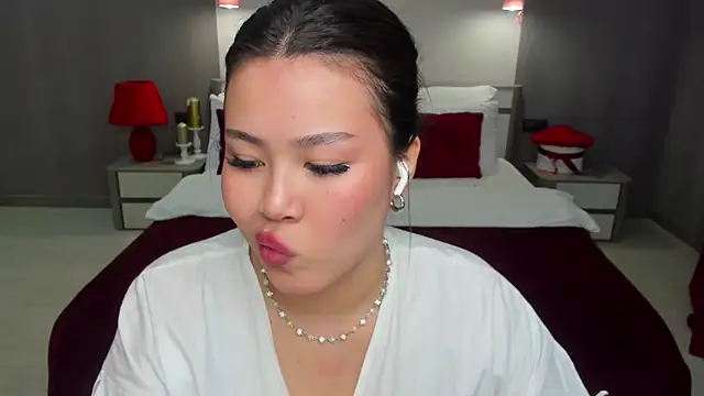 Brunette_Charm webcam